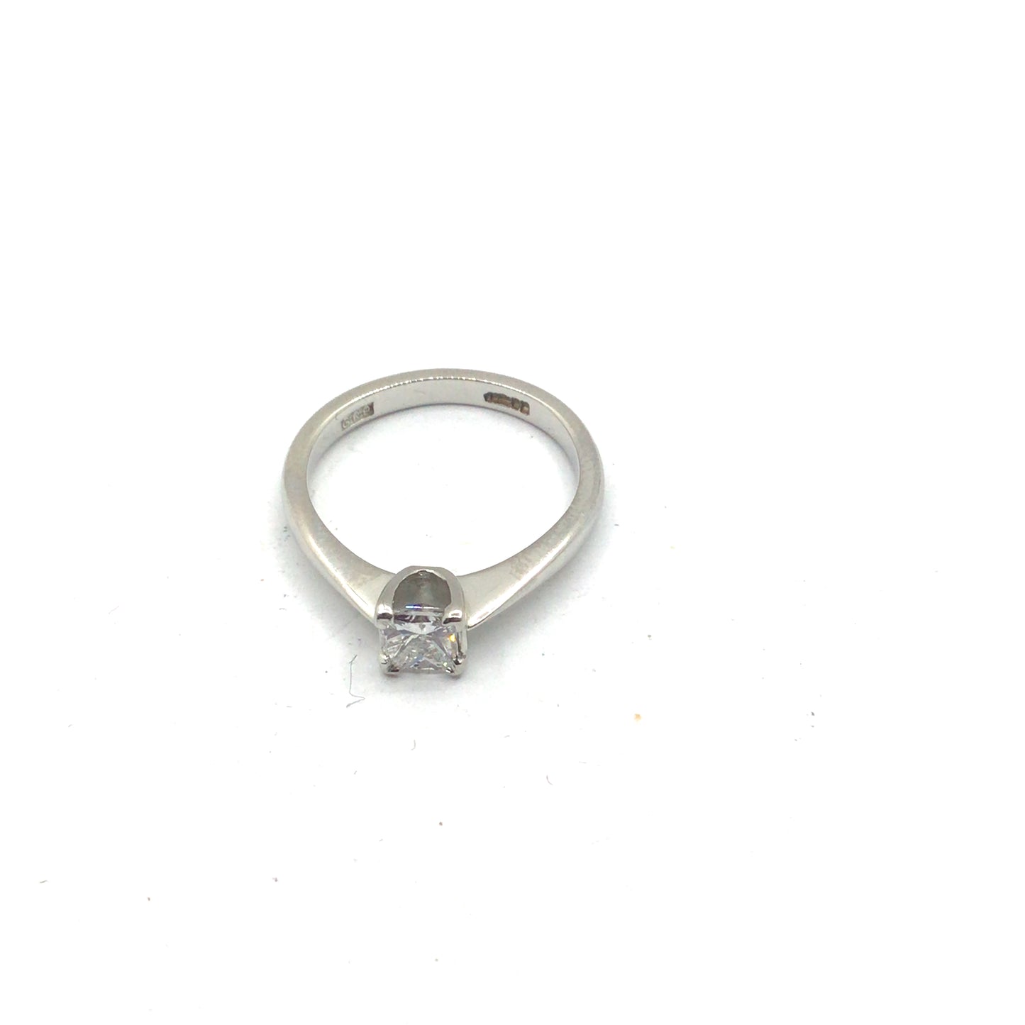 000709- platinum dia ring