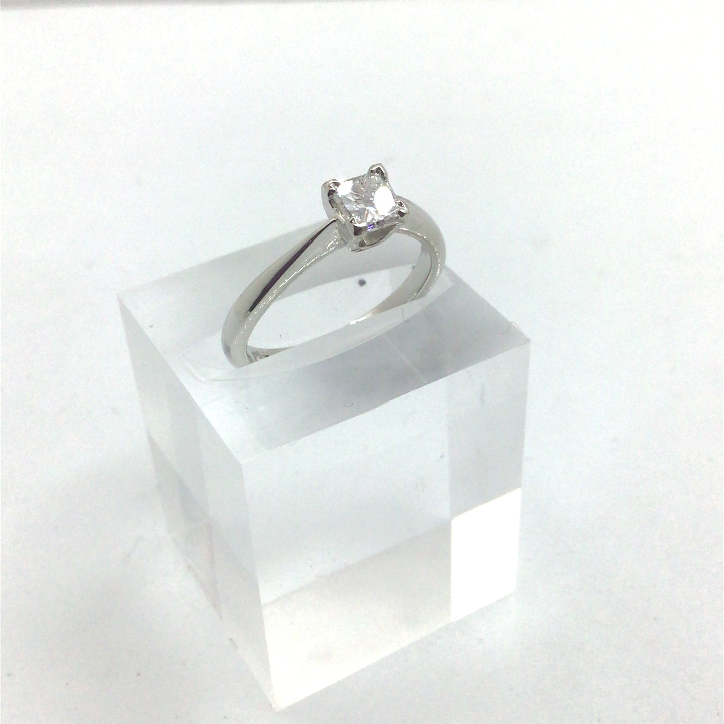 000709- platinum dia ring