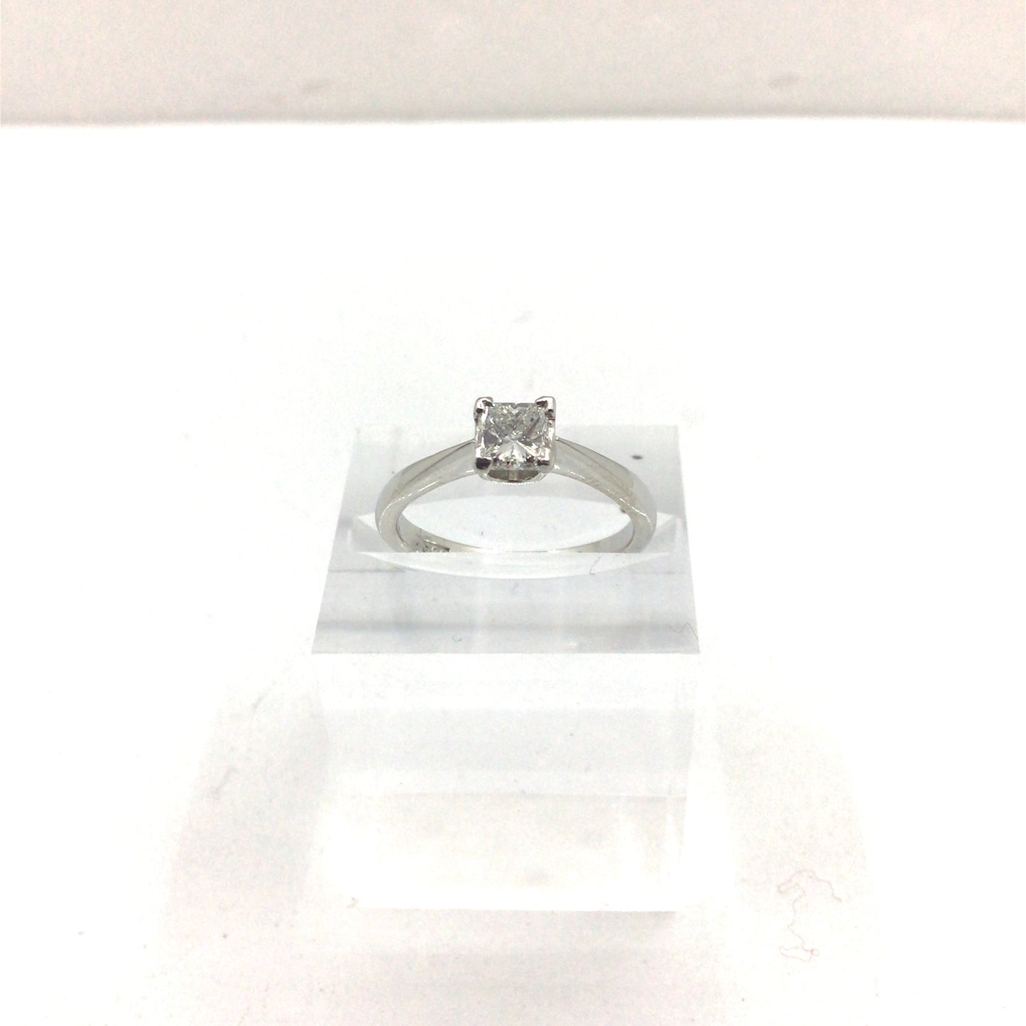 000709- platinum dia ring