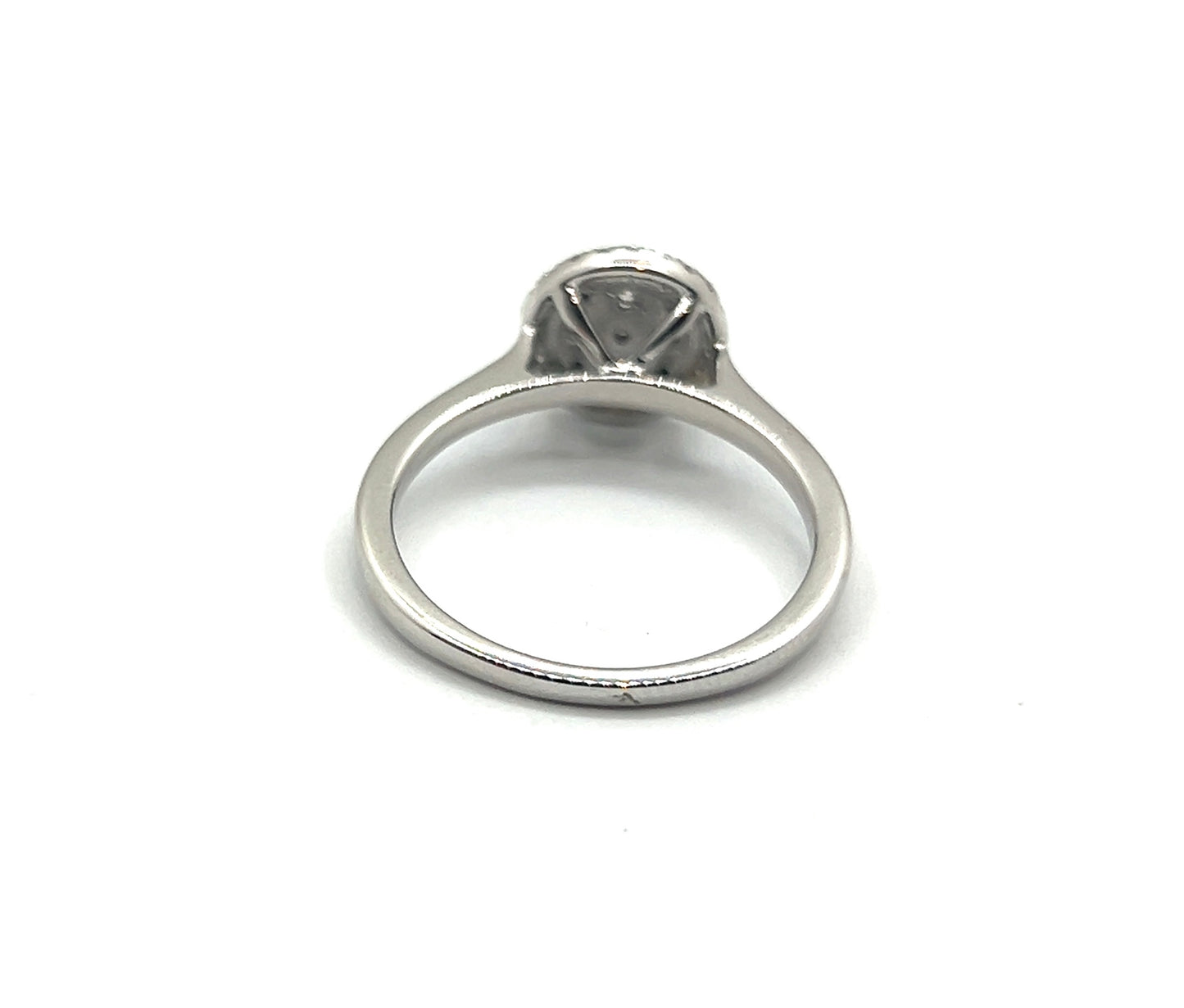 18ct White Gold Ring Round Centre Cluster and Halo
