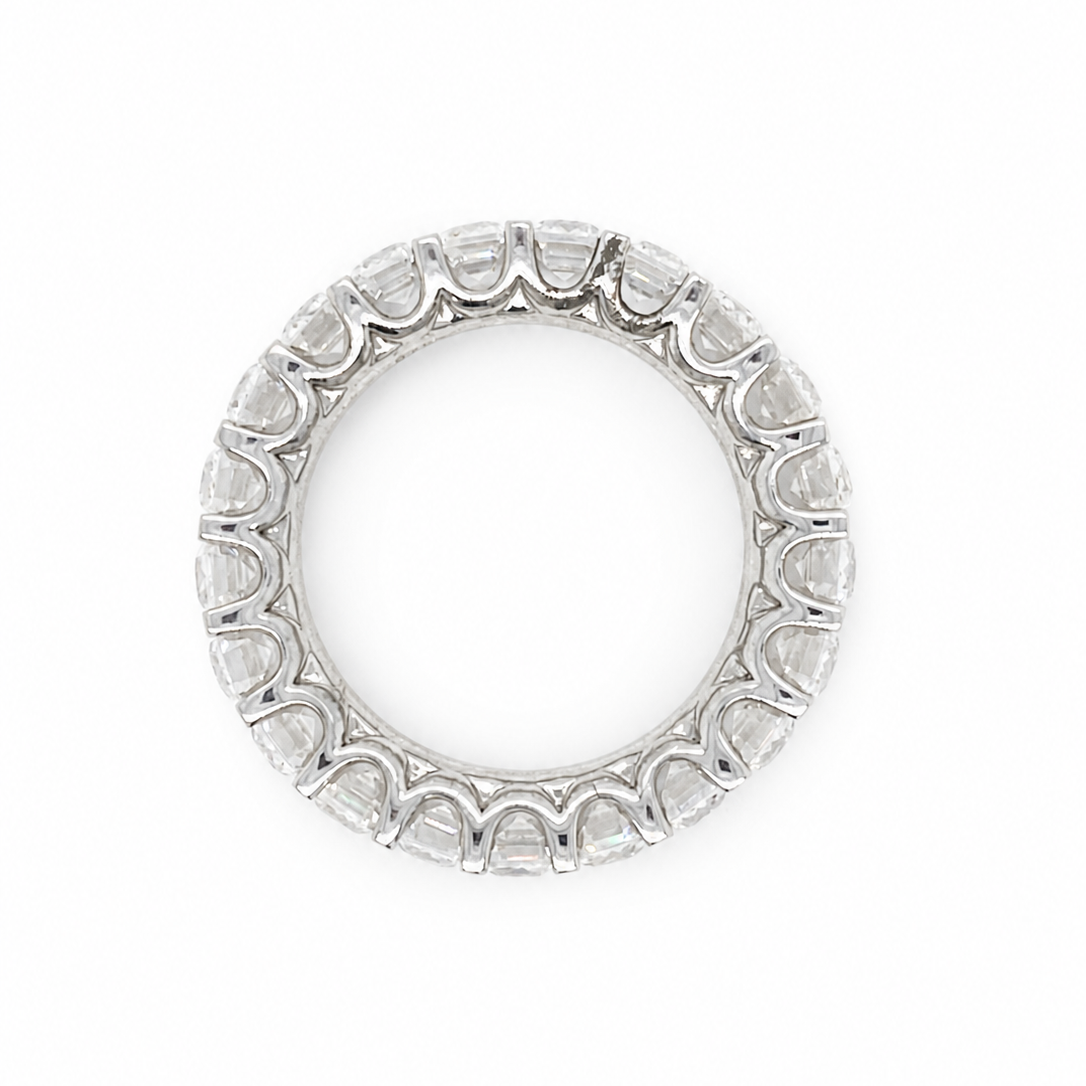 Full Eternity ring in 18ct gold 6cts Emerald brilliant Cut Diamonds