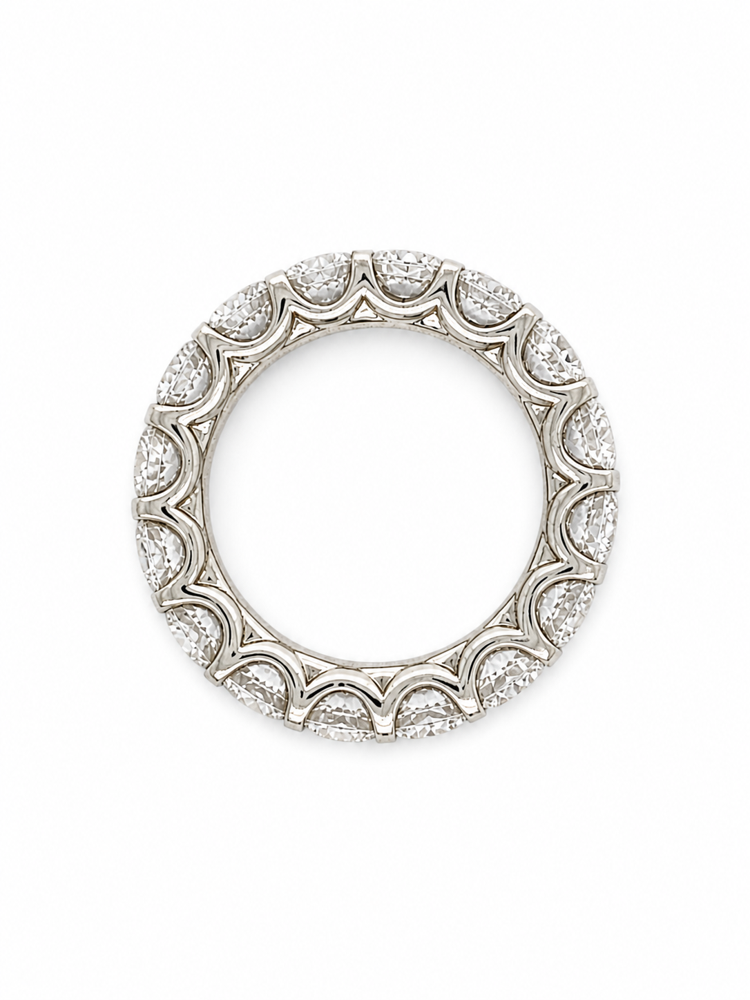 Full eternity ring in 18ct gold 6.08cts Round brilliant Diamonds