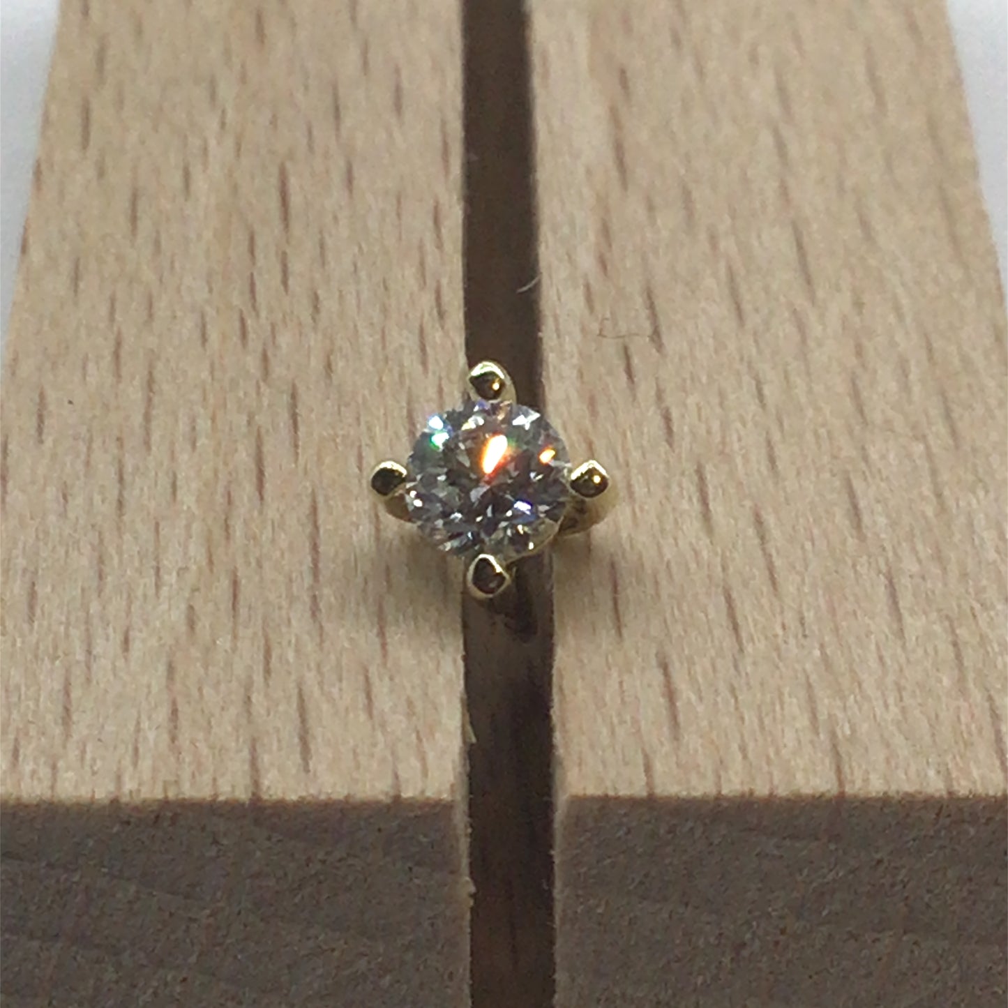 9ct Yellow Gold SINGLE EARRING Claw Set 0.20ct Round Brilliant Diamond Earrings