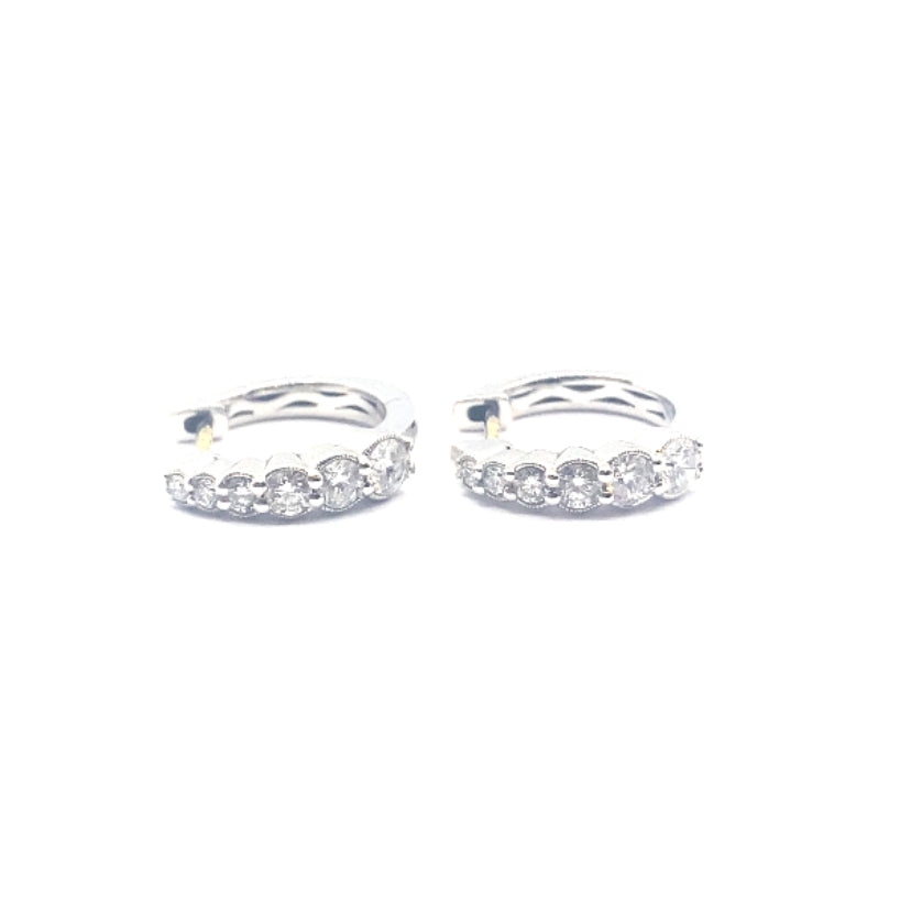 18K WG 12RD 0.52CT HVS GRADUATED HUGGIE