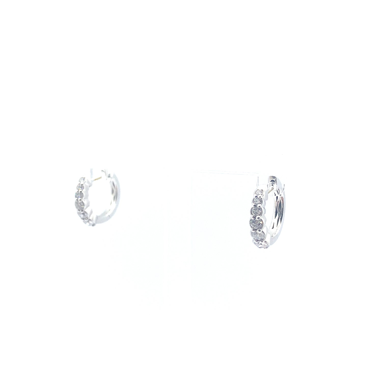18K WG 12RD 0.52CT HVS GRADUATED HUGGIE