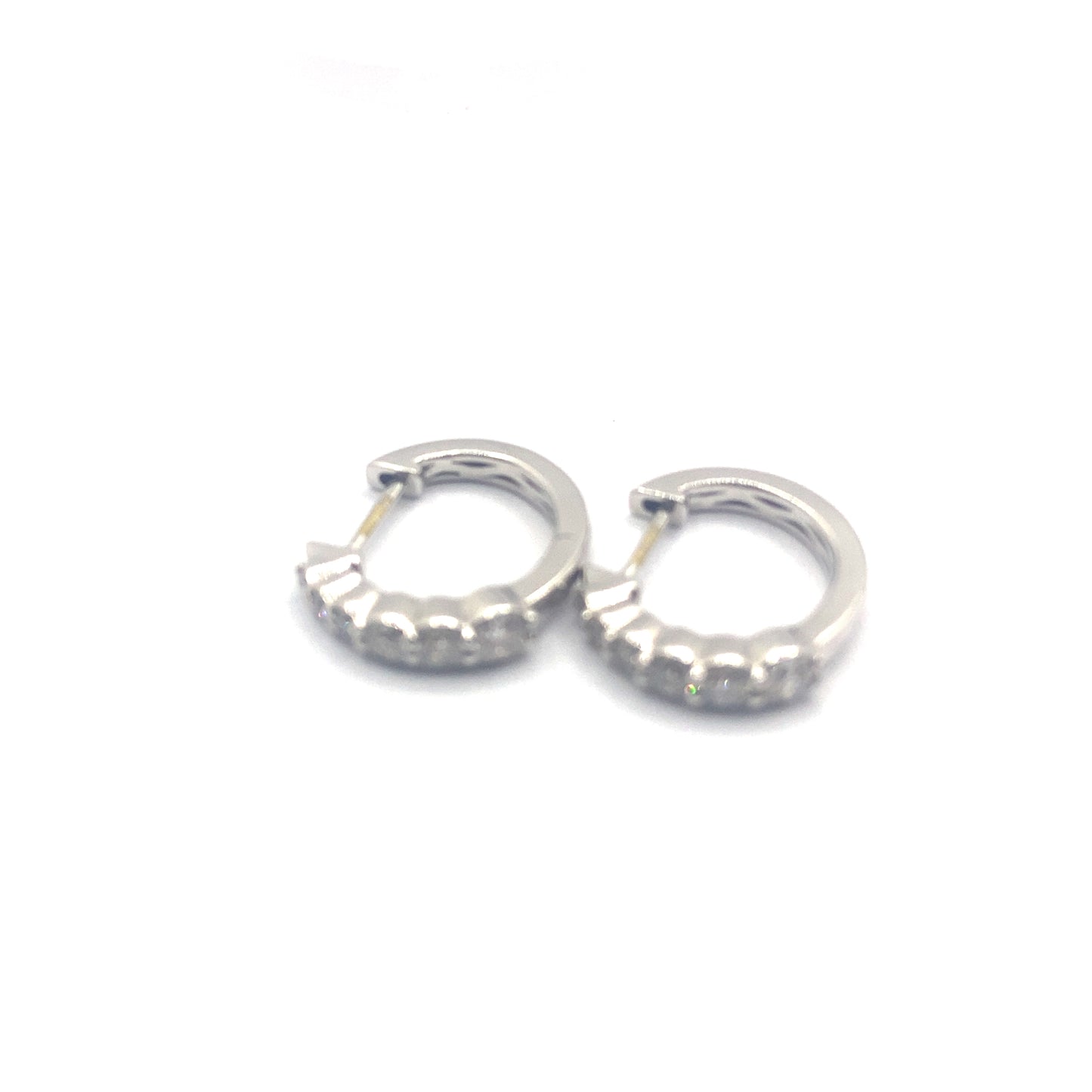 18K WG 12RD 0.52CT HVS GRADUATED HUGGIE
