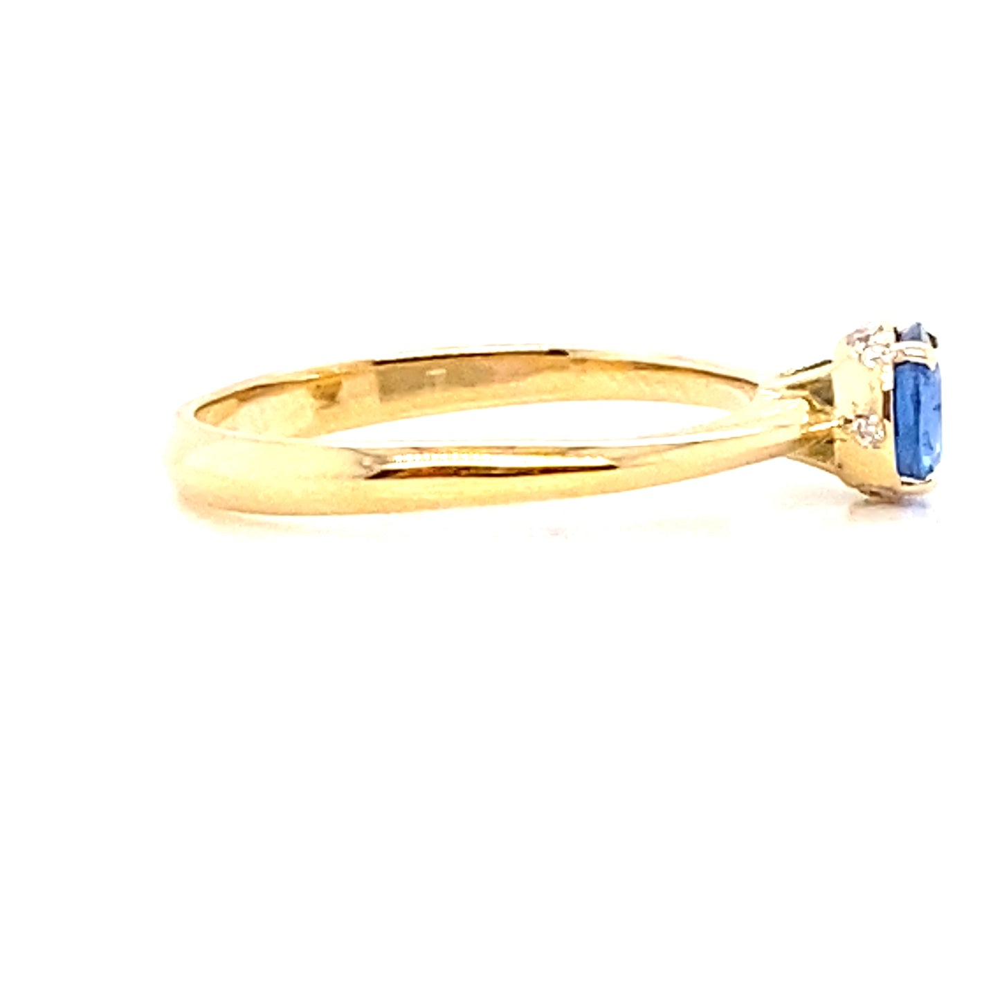 000904 - Valuation - 18ct yellow gold oval Sapphire ring with hidden diamond halo
