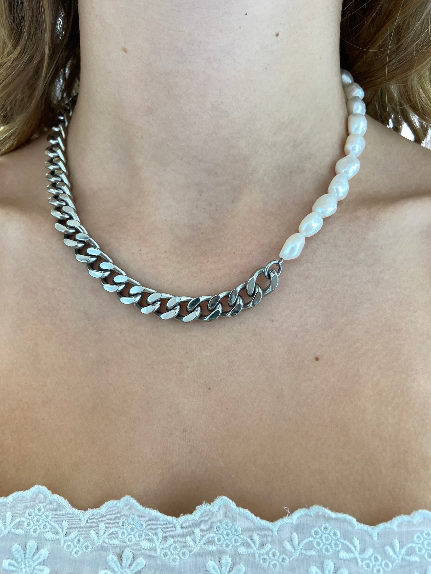 Pearl and Curb Chain 18"