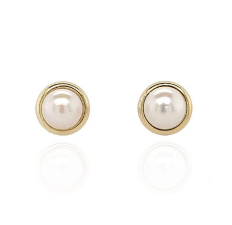 Pearl Stud Earrings in 9ct Yellow Gold