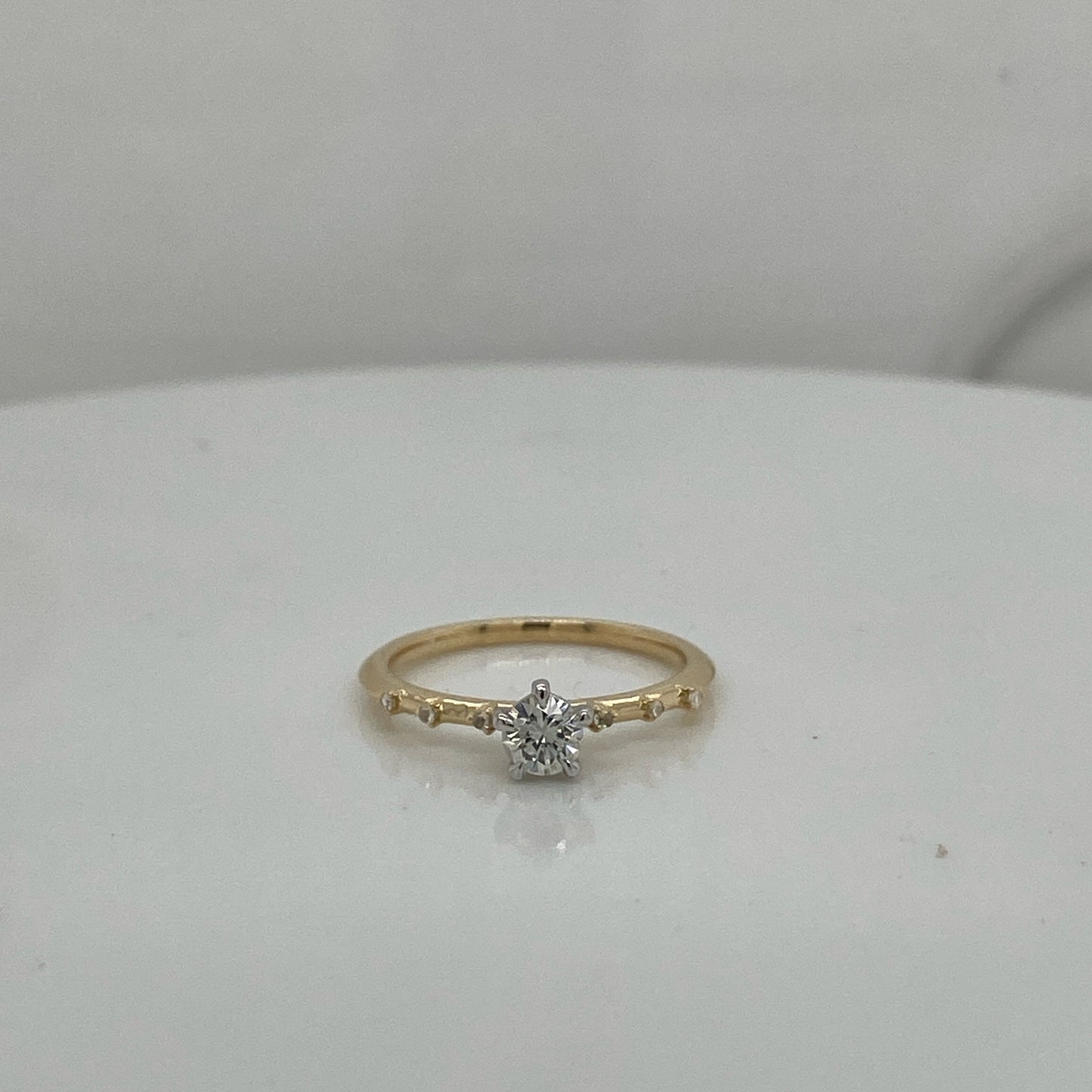 001683 BESPOKE: (using customers stones) 18ct yellow gold shank, stones along the band yellow claws. centre stone 5 cat claws in platinum ring finger size i.5