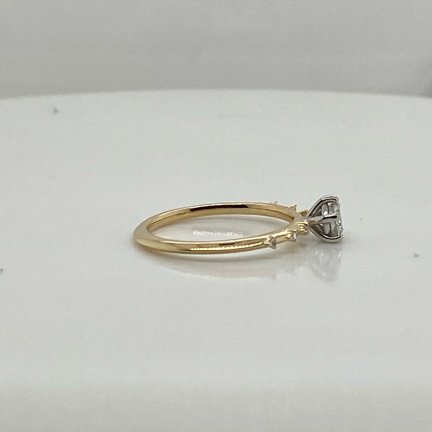 001683 BESPOKE: (using customers stones) 18ct yellow gold shank, stones along the band yellow claws. centre stone 5 cat claws in platinum ring finger size i.5