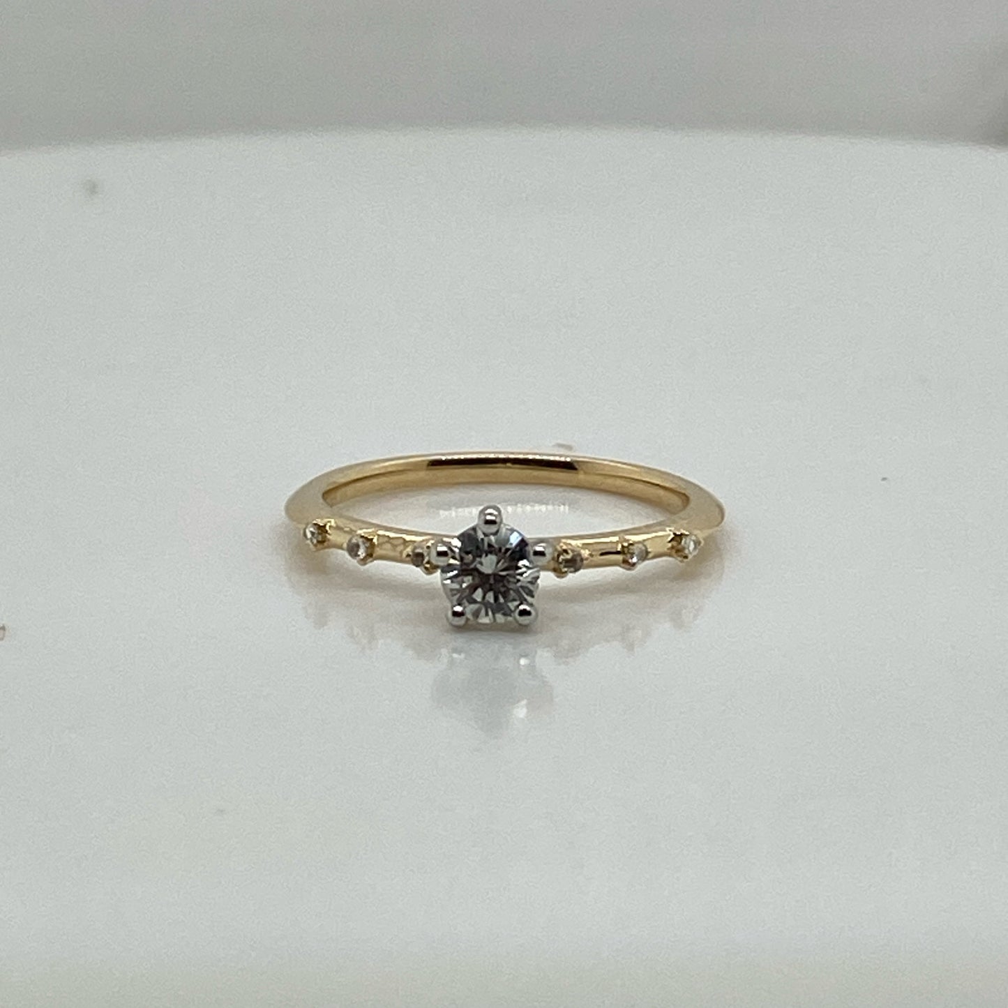 001683 BESPOKE: (using customers stones) 18ct yellow gold shank, stones along the band yellow claws. centre stone 5 cat claws in platinum ring finger size i.5
