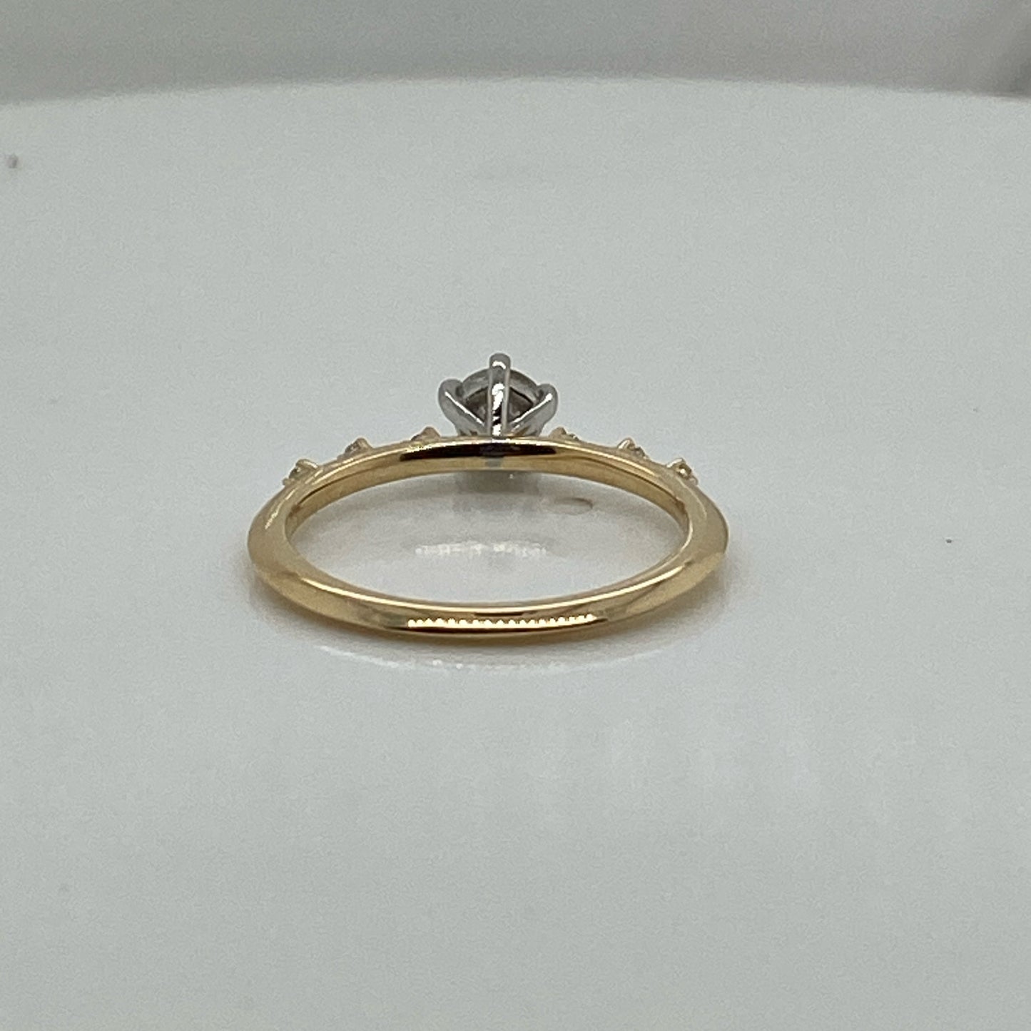 001683 BESPOKE: (using customers stones) 18ct yellow gold shank, stones along the band yellow claws. centre stone 5 cat claws in platinum ring finger size i.5