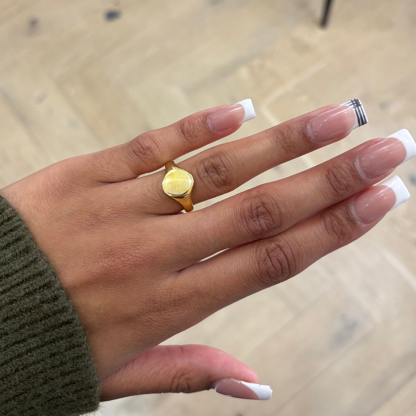 Oval 9ct solid yellow gold signet ring 11mm x 9mm