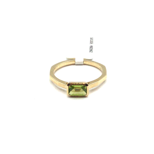 9ct Yellow Gold Rectangular Peridot Besel Set Ring