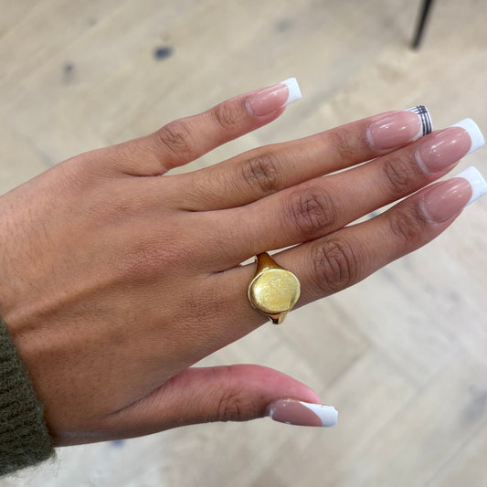 Oval 9ct solid yellow gold signet ring 15.5mm x 13mm