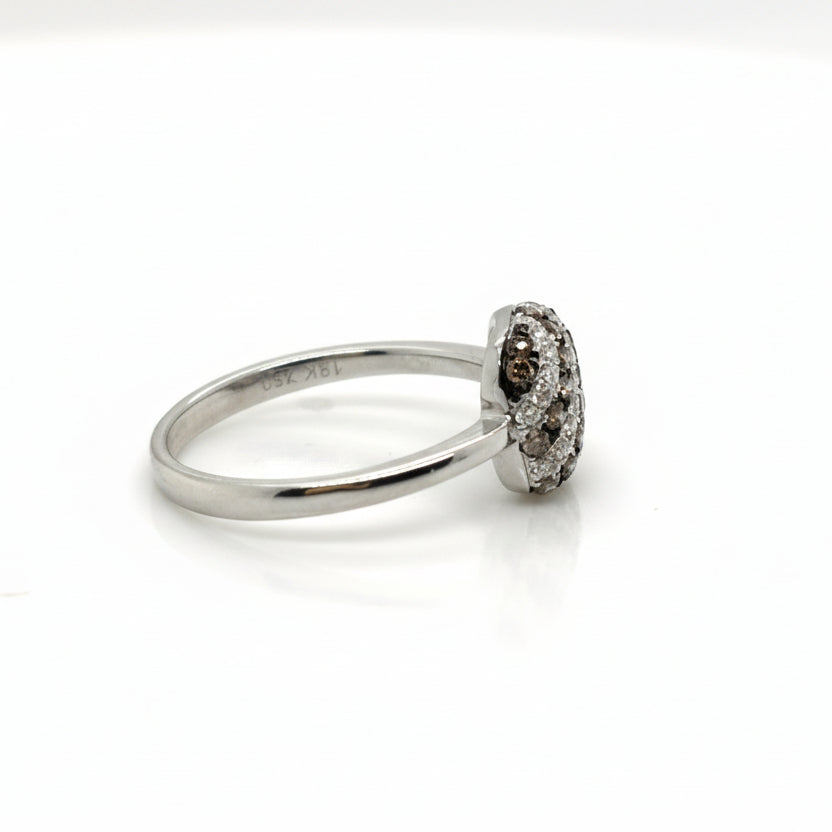 18ct White Gold Cushion Shaped, Champagne and White Diamond ring