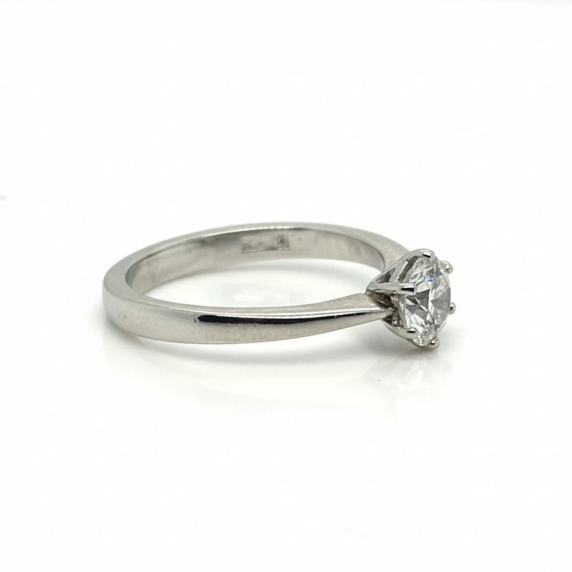 Platinum Solitaire Round brilliant cut Diamond Ring