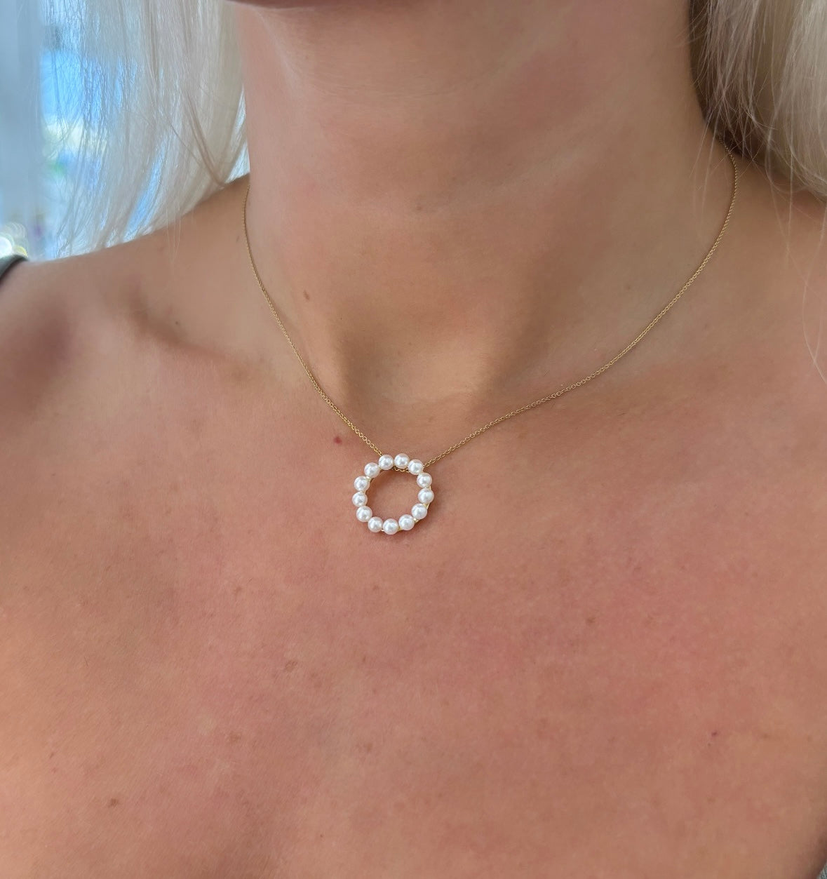 Circle Pearl Pendant Necklace in 9ct Yellow Gold