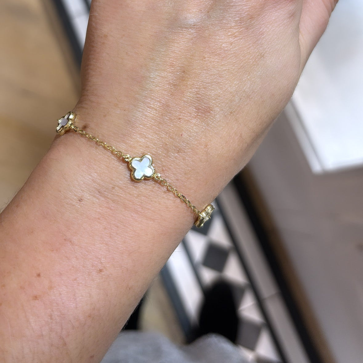 Three Clover Motif Mother Of Pearl and 9ct Yellow Gold Adjustable Length Bracelet