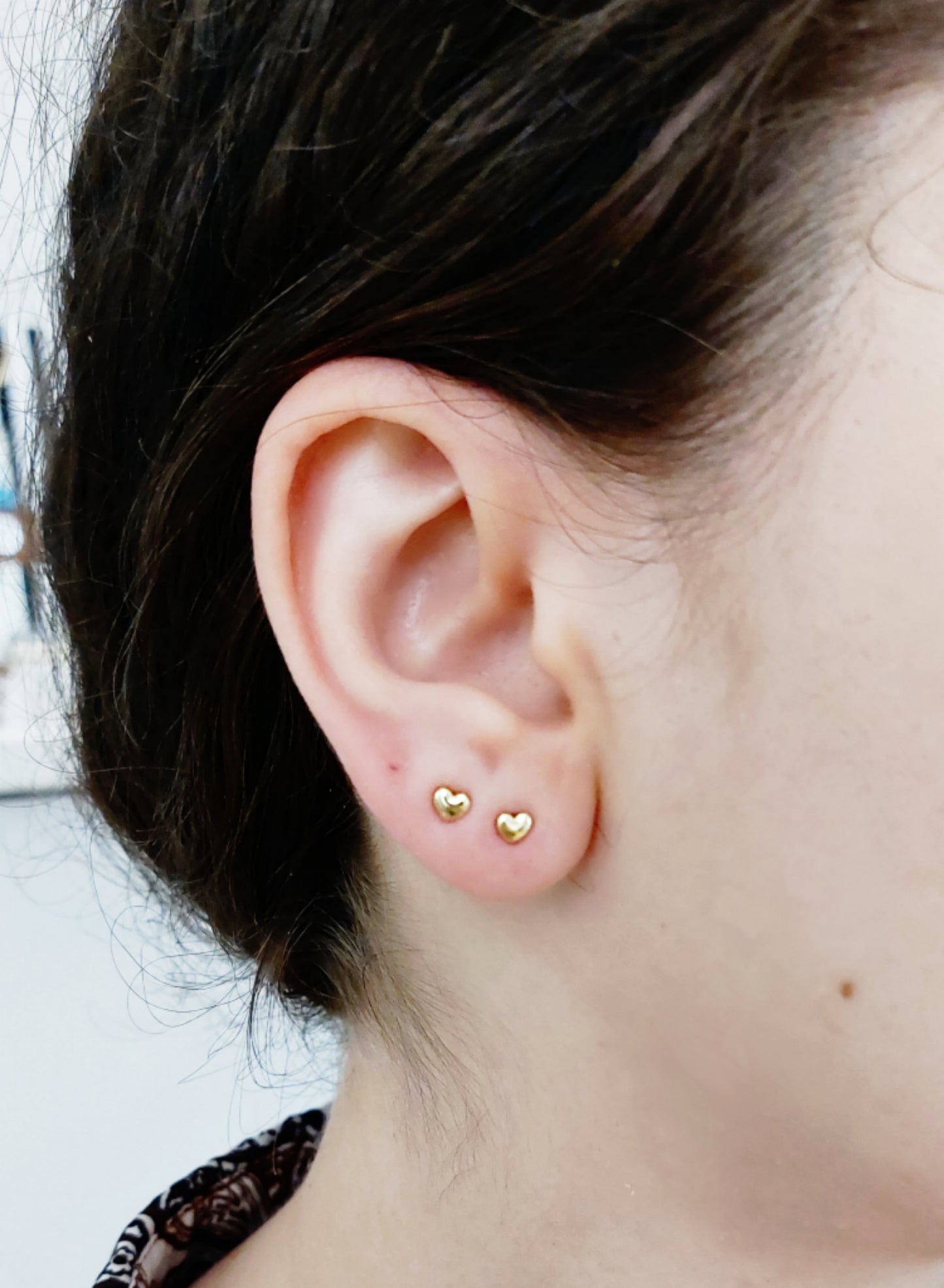 9ct Yellow Gold 4mm Heart Stud Earrings