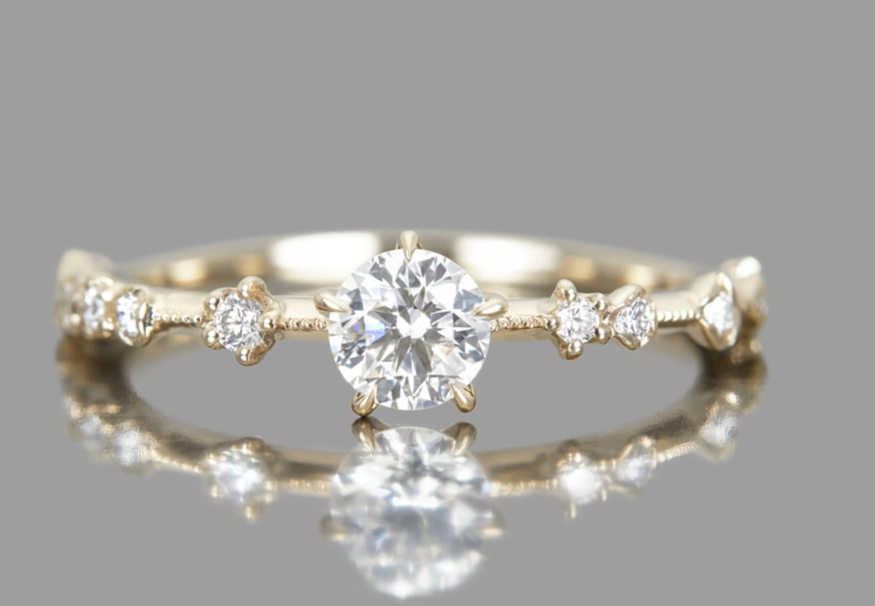 001683 BESPOKE: (using customers stones) 18ct yellow gold shank, stones gradtuated along the band yellow claws. centre stone 5 claws in platinum (cat Claws) ring finger size i.5