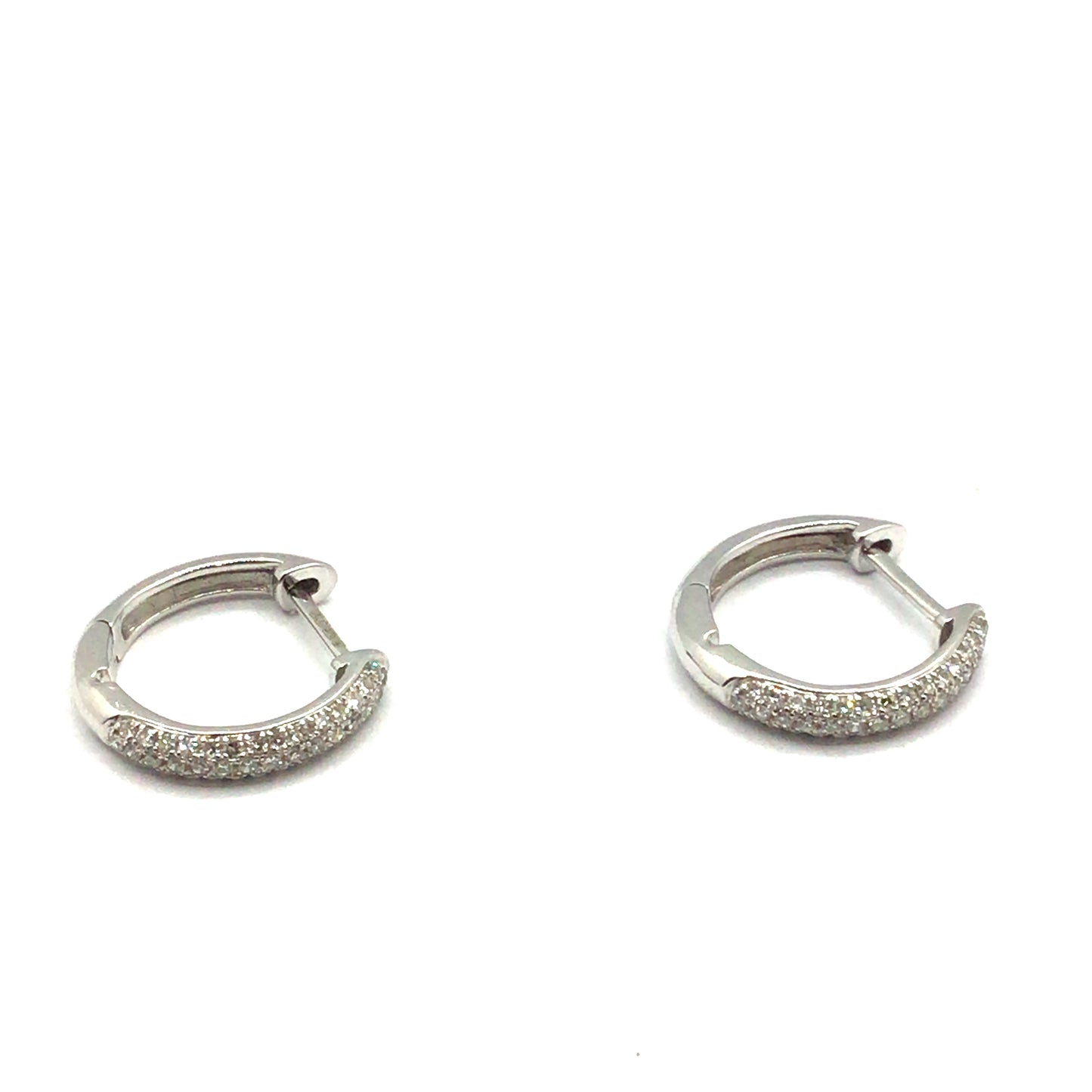 9K White Gold 28RD 0.15CT HVS HUGGIE